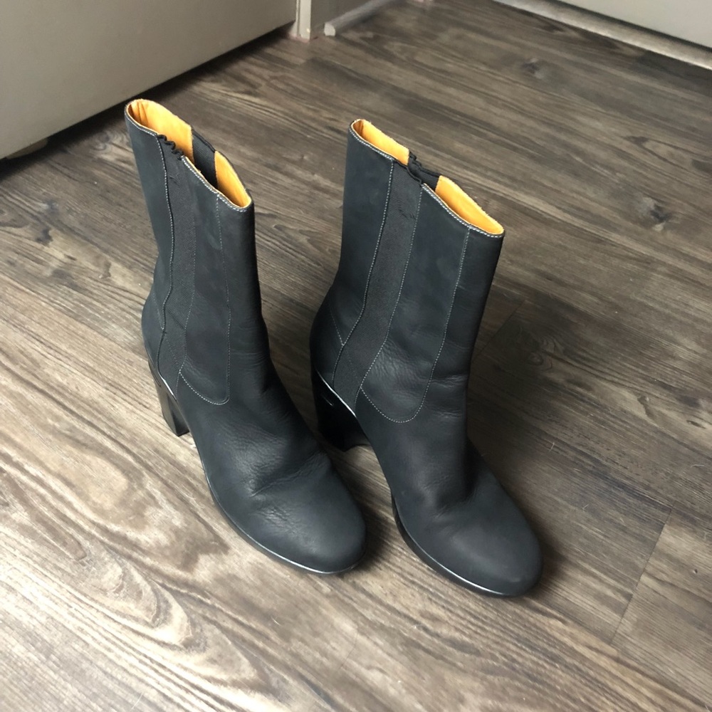 Cole haan leather boot with nike air bottom